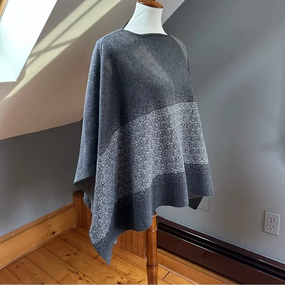 Ann Taylor Gray Knit Poncho - Picture 5 of 12